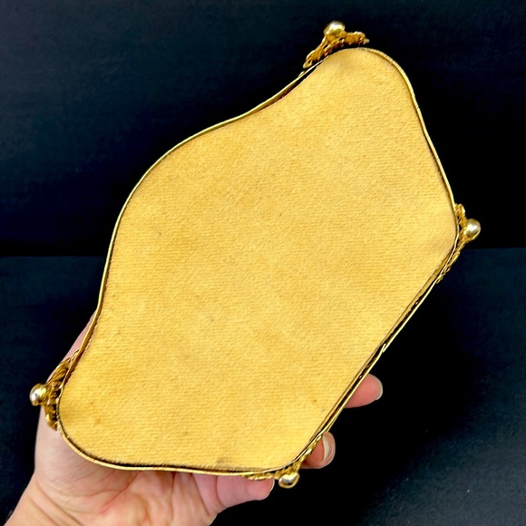 Vintage large brass Ormolu / filigree beveled glass lidded jewelry cask… - Picture 12 of 14